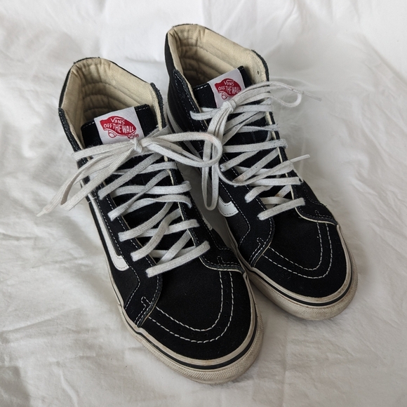 Vans Classic High Top Skate Shoes - Picture 3 of 9